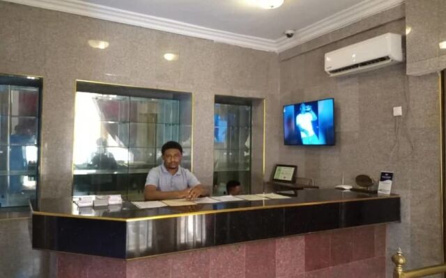 Commordore Hotel