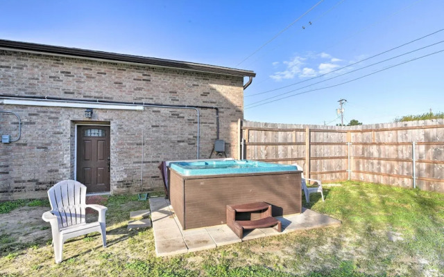 Convenient Apt w/ Golf Carts & Grill Access!