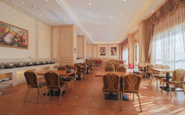 Vienna International Hotel (Shenzhen Longhua Qiankeng Metro Station)