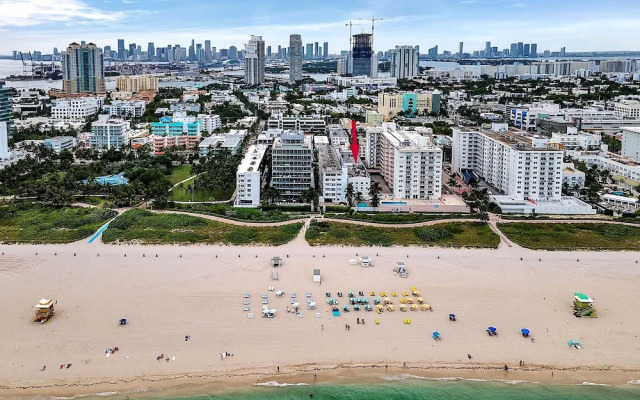 Deco South Of Fifth Beach Access