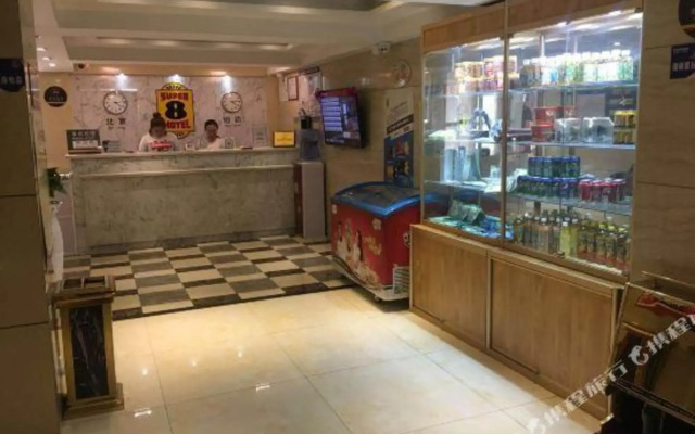 Yiju Hotel (Xining Railway Station Xinqian Guoji)