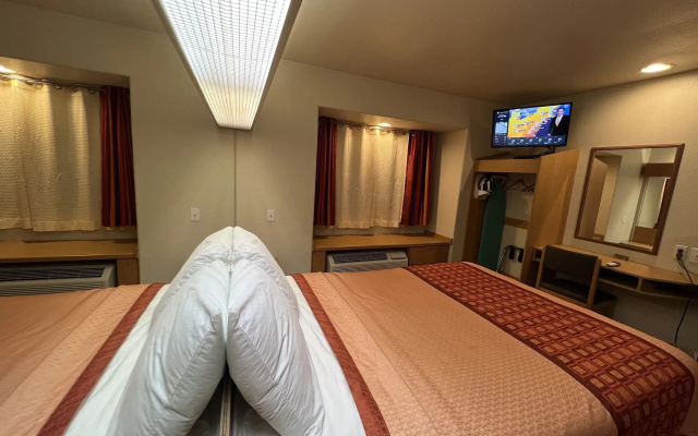 Americas Best Value Inn & Suites Ada