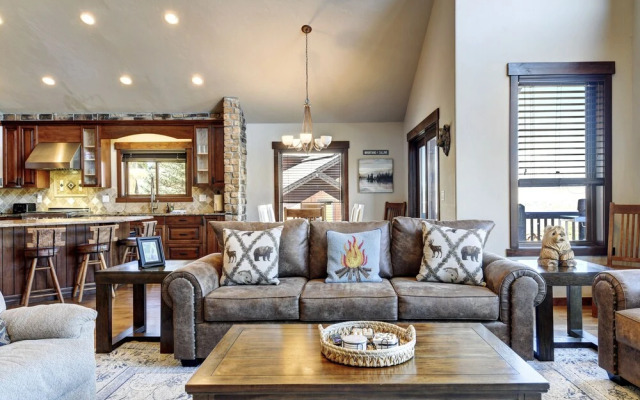 Indian Trail Cabin 5 Bedroom Cabin by RedAwning