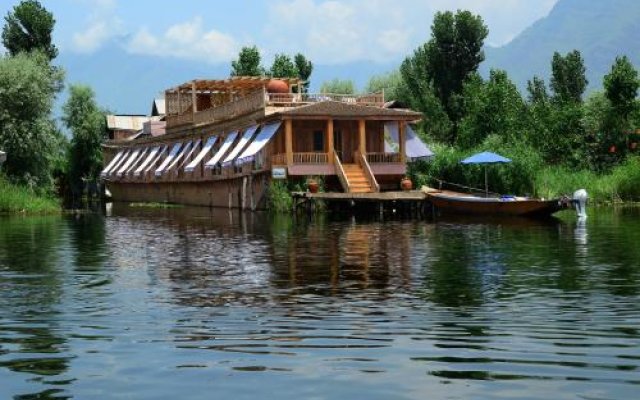 Sukoon Houseboat Kashmir