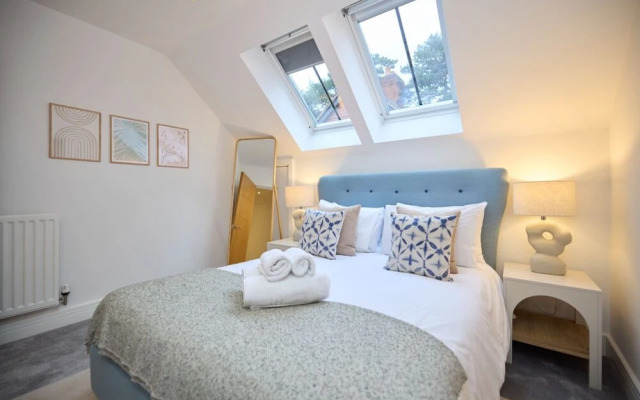 The Ascot Escape - Stylish 4bdr With Courtyard