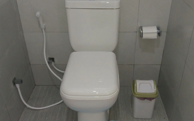 Queens Airport Residence