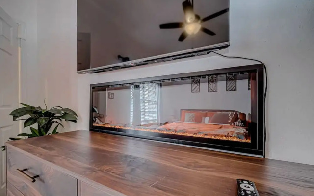 Upscale 1BR Condo in Med Center