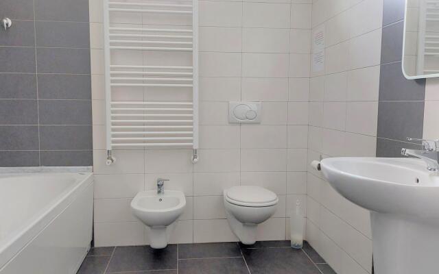 Welcomely - Senyera Apartment