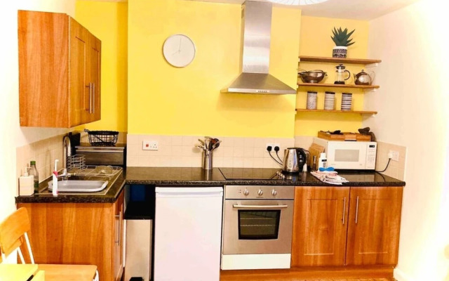 Cosy Classy 2-bed Maisonette, Village nr Newquay