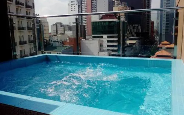 Maxx Hotel Makati