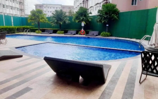 Poolside Apartment - Sleeps 4, Ac & Hot Shower