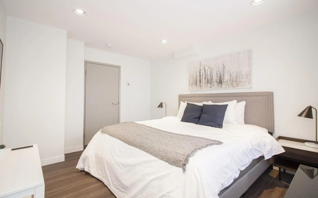 Luxurious 1bdrm Apartment With Parking and Wi-fi