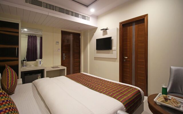 OYO 8248 Hotel Shanti Plaza