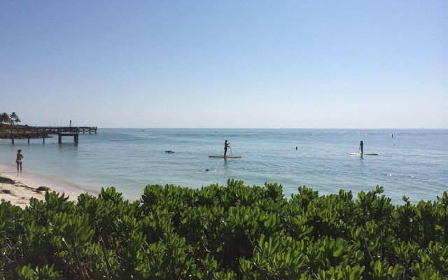 Cabana Breezes Suites