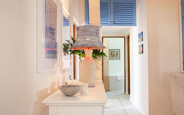 Searle's Manor - Apt 13