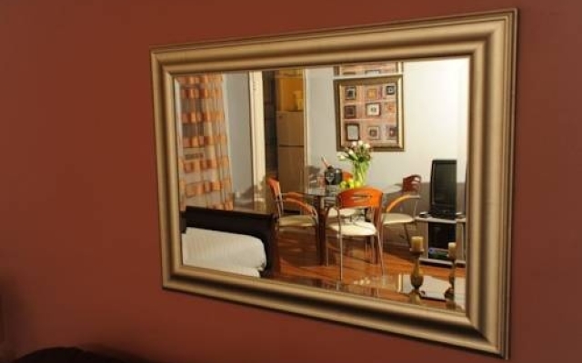 Midtown East Apartments by Globe Quarters