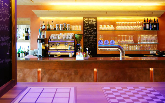 Hotel Emmy - five elements