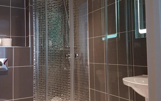 Icon Crownleigh 3 With Free Wifi