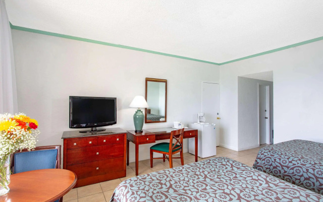 thunderbird beach hotel