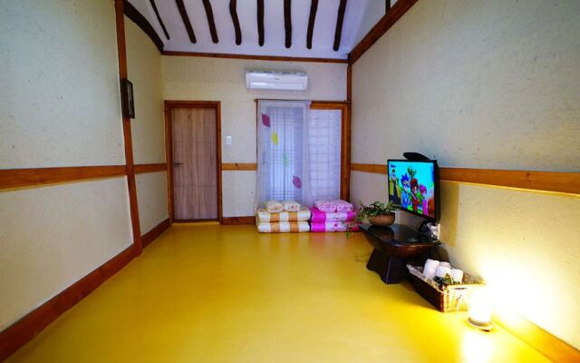 Jeonju Beautiful Garden Hanok Guesthouse