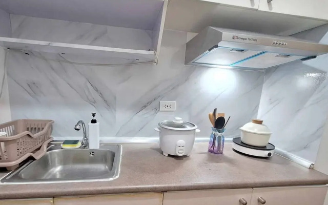 Homey 1BR With Balcony City View in Grace Res