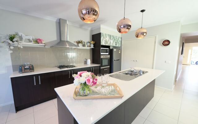 Designer Decor Home 8Bed WilliamsLanding
