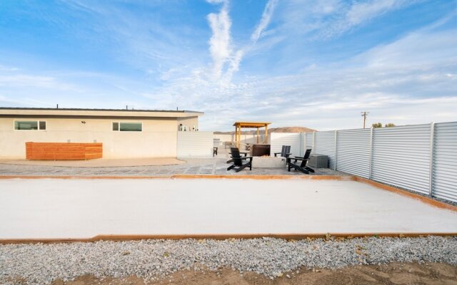 Sun Oro Joshua Tree - Hot Tub, Bbq, Fire Pit & Gameroom 2 Bedroom Home by RedAwning