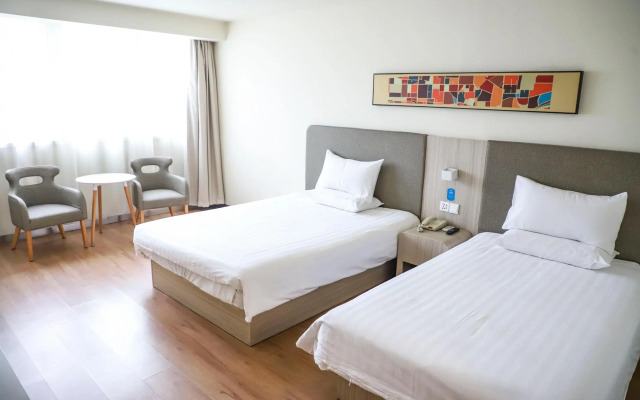 Home Inn JiNan Railway Station Square