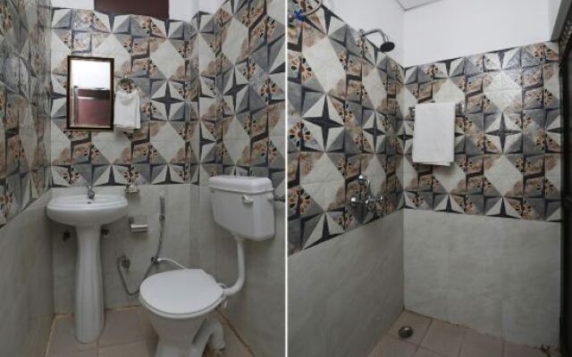 OYO 16815 Hotel Suresha