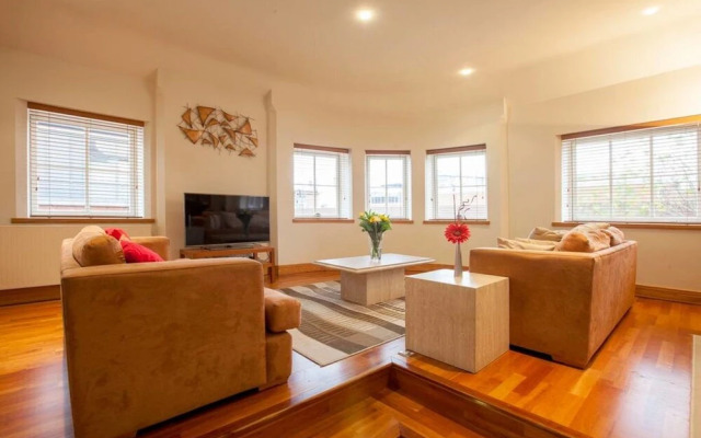 Exclusive Stunning Spacious Penthouse In The City