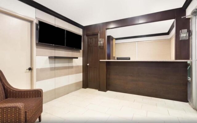 Econo Lodge Inn & Suites Florida City