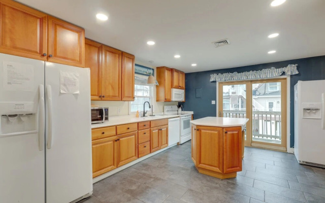 < 1/2 Mi to Boardwalk: Roomy Wildwood Retreat!