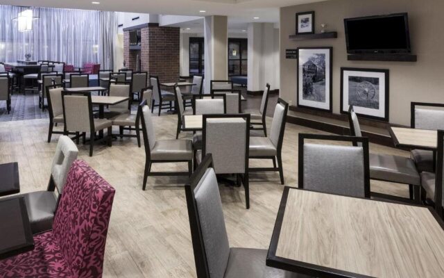 Hampton Inn & Suites Omaha-Downtown