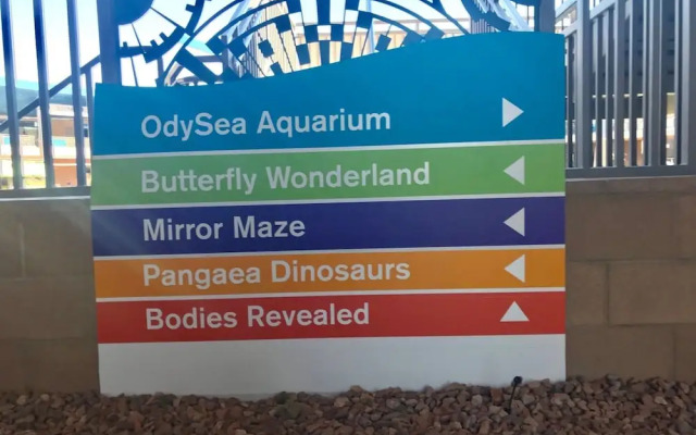 Scottsdale Waltann 3 Bedroom Home by RedAwning