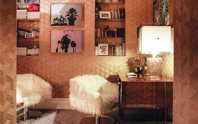 Retro Style in Holland Park