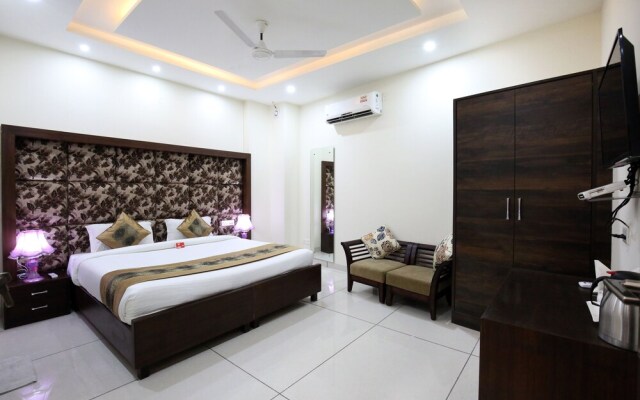 OYO 4897 Hotel The 13een