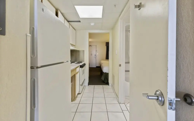 Oceanfront Boardwalk Condo w Private Balcony & Close to the Beach