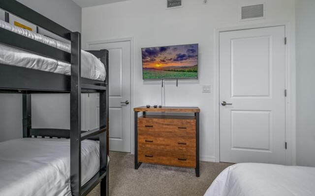 Spacious Beautiful 3-br Condo Prime Location