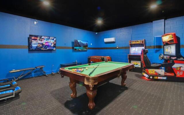 451-Luxury Villa wMovie Theater and Arcade