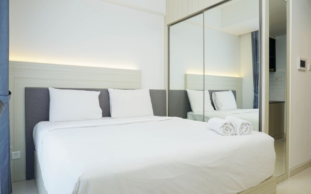 Relax and Comfy with Pool View @ Studio West Vista Apartment