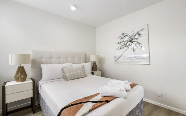 Brand New Retreat  Halfmoon Bay-Netflix