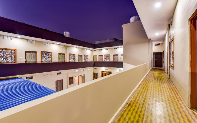 OYO 77635 Hotel Moon Light