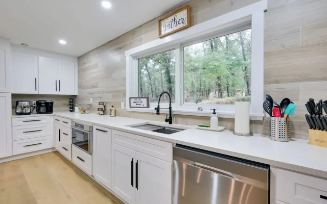 Inverness Getaway ~ 4 Mi to Henderson Lake!