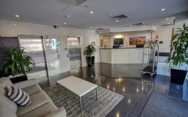 Central Brunswick Apartment Hotel