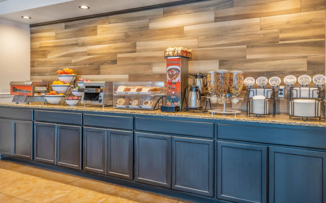 Comfort Inn & Suites Thousand Islands Harbour District