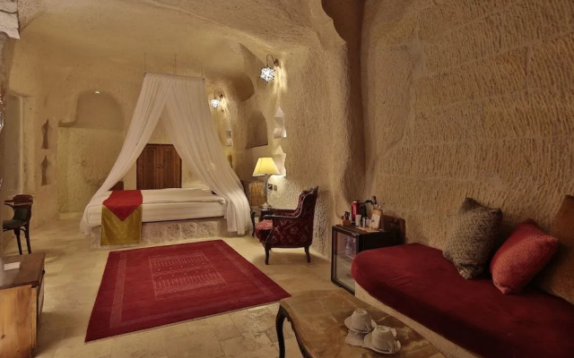 Romance Cave Suites