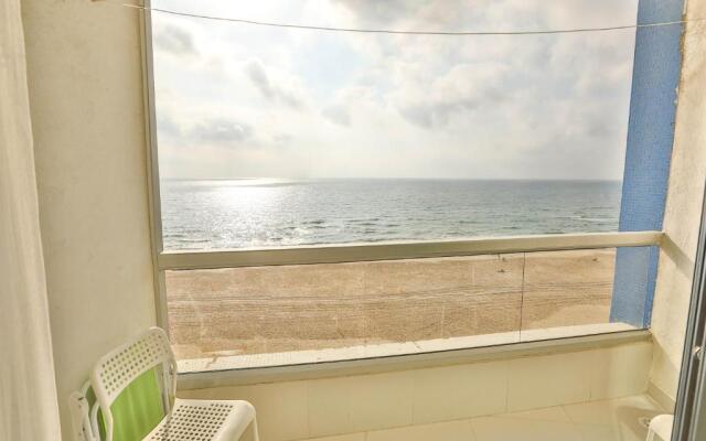 Colony Beach Apartment 705