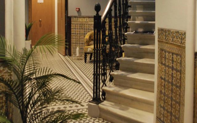 Luxurious Penthouse Studio with Private Terrace - Grand Central House