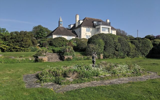 Huntingball Lodge