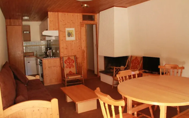 Rhododendrons Rd507 Center & View 6 Pers